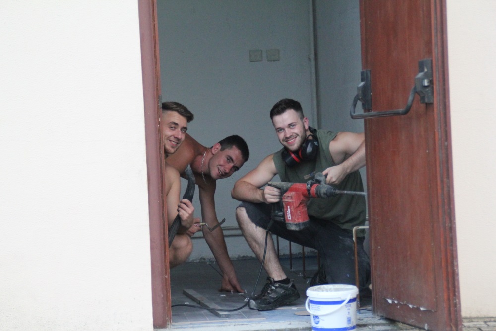 travaux salle été 2014 pendant 55.