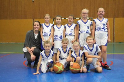 L'équipe des min-poussins du basket-club CSSPP Waldighoffen saison 2016/2017.