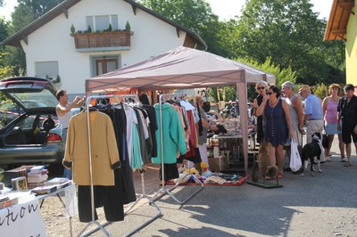 Marché aux puces 8.