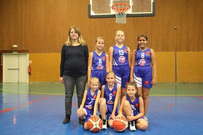 L'équipe des poussines 1 du basket-club CSSPP Waldighoffen.