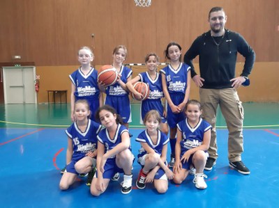 L'équipe des poussines du basket-club CSSPP Waldighoffen.