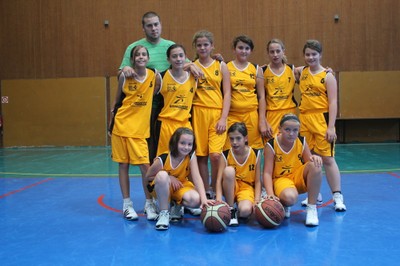 L'équipe des benjamines 2 du basket-club CSSPP Waldighoffen de la saison 2011/2012.
