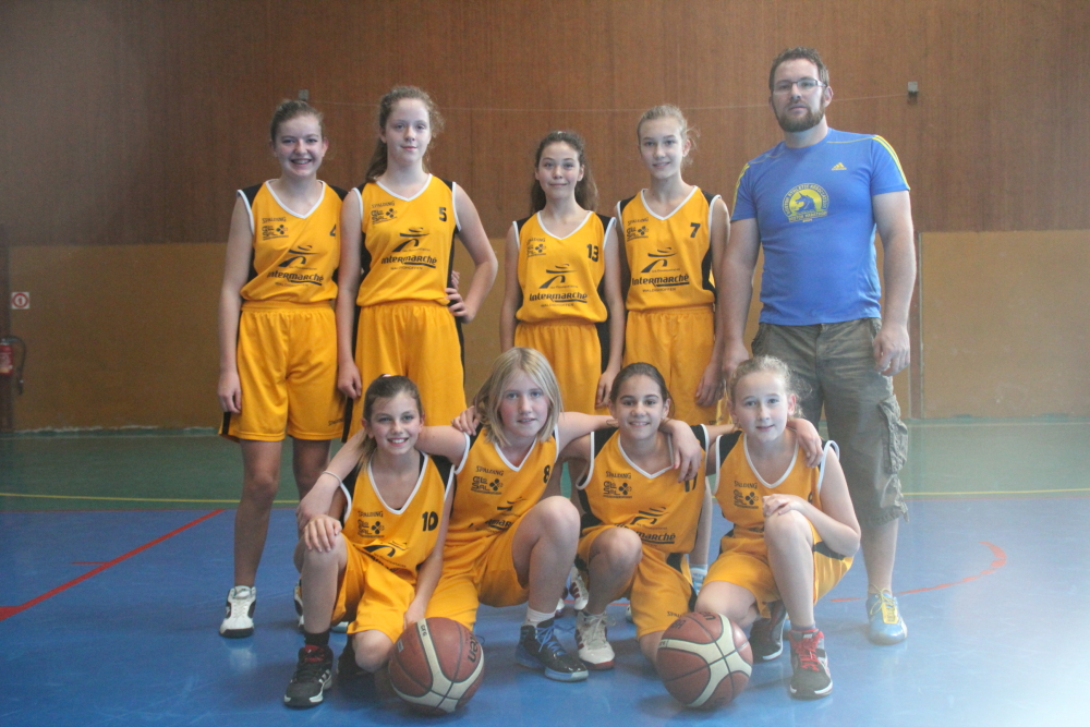 L'équipe des benjamines du basket-club CSSPP Waldighoffen saison 2015/2016.