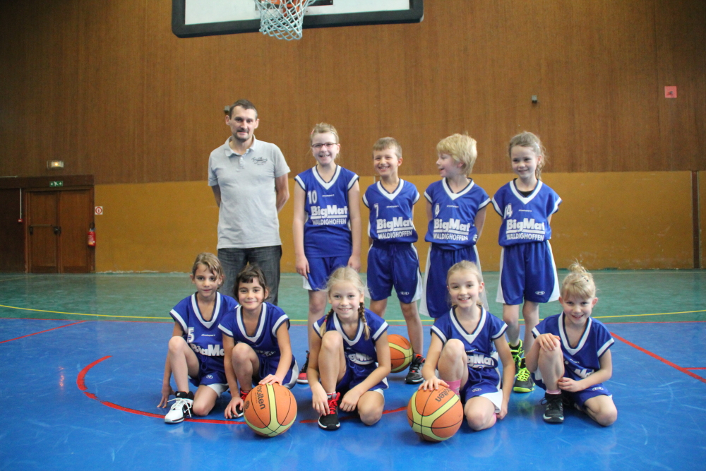 L'équipe des mini-poussins 1 du basket-club CSSPP Waldighoffen de la saison 2014/2015.
