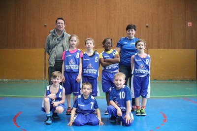 L'équipe des mini-poussins 1 du basket-club CSSPP Waldighoffen de la saison 2017/2018.