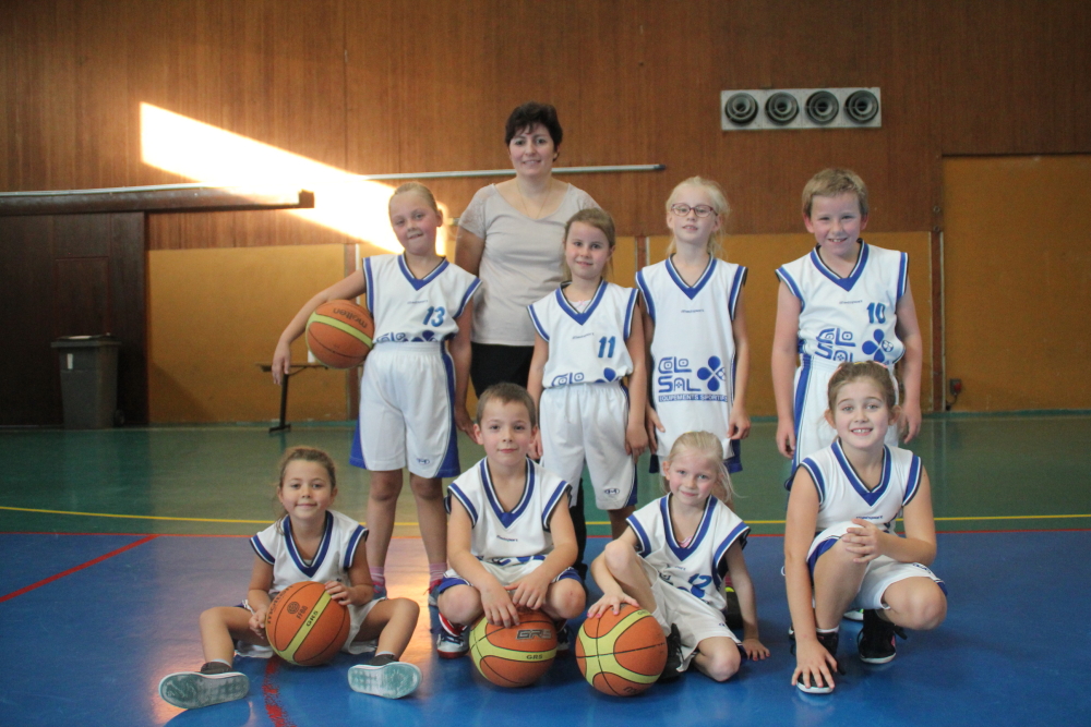 L'équipe des mini-poussins 2 du basket-club CSSPP Waldighoffen saison 2015/2016.