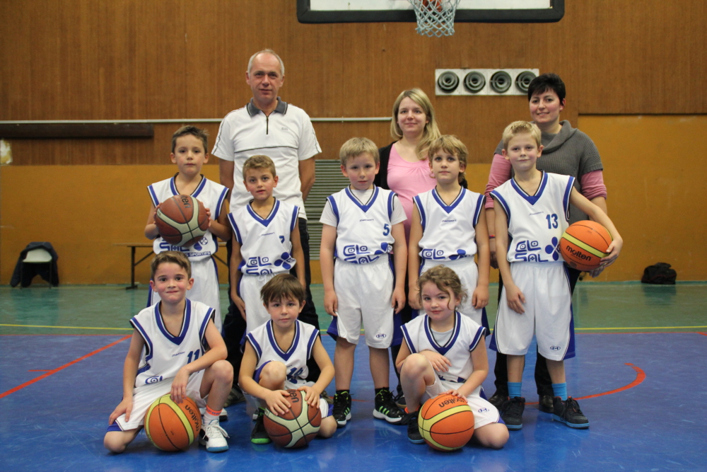 L'équipe des mini-poussins 2 du basket-club CSSPP Waldighoffen de la saison 2014/2015.
