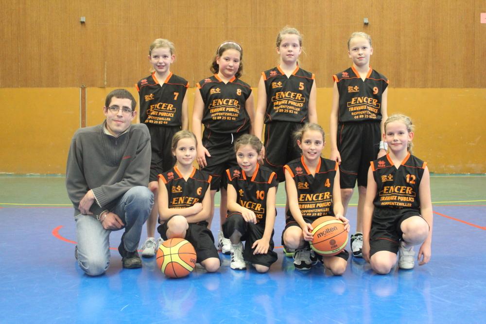 L'équipe des poussines du basket-club CSSPP Waldighoffen 2012/2013.