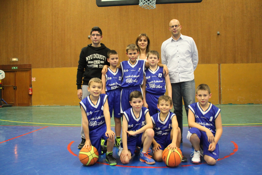 L'équipe des poussins du basket-club CSSPP Waldighoffen de la saison 2014/2015.