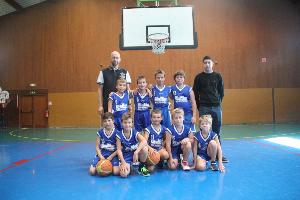 L'équipe des poussins du basket-club CSSPP Waldighoffen saison 2015/2016.