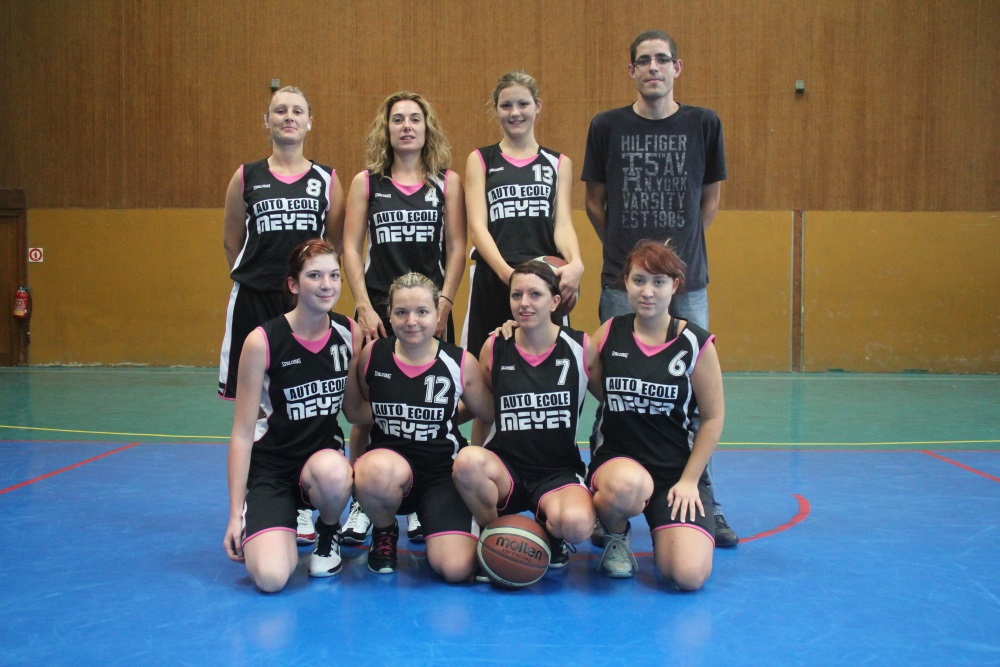 L'équipe des seniors féminines 2 de la saison 2013/2014.