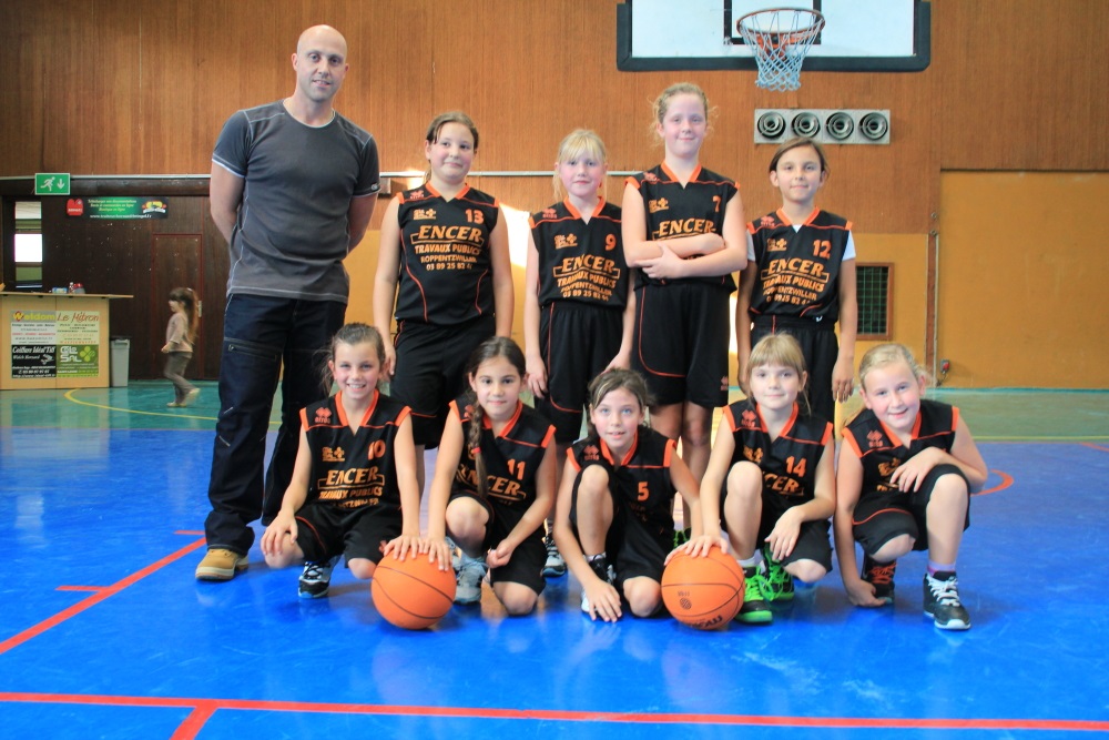 L'équipe des poussines du basket-club CSSPP Waldighoffen 2013/2014.