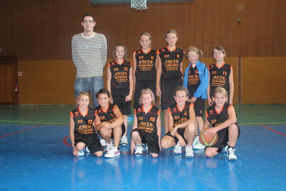 L'équipe des poussines du basket-club CSSPP Waldighoffen de la saison 2011/2012.