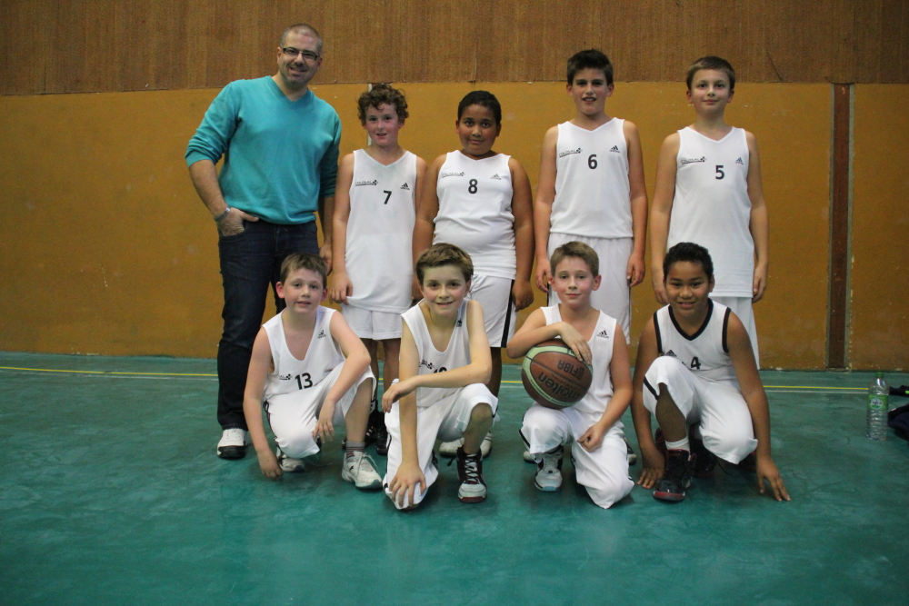 L'équipe des poussins du basket-club CSSPP Waldighoffen 2013/2014.