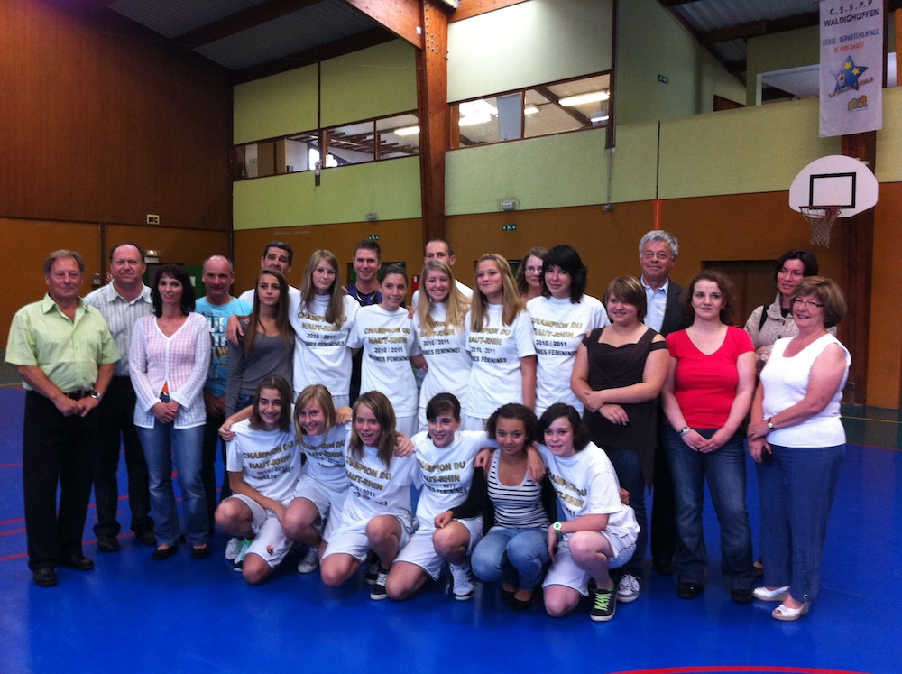 Photo de groupe - remise cadeau