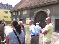 Devant l'ancienne maison dîmière de Waldighoffen