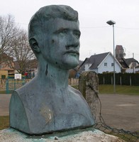 Statue de Nathan Katz à Waldighoffen, son village natal