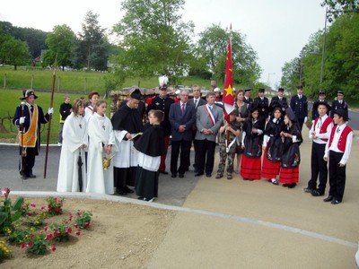 Bénédiction du Calvaire rue du 19 novembre - groupe