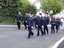 Photo des pompiers lors du cortège allant vers le pont Lieutenant Jean de Loisy à Waldighoffen, inauguré le 08 mai 2009.