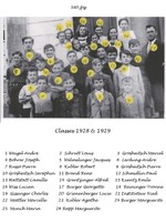 Une photo de classe prise pendant la guerre avec les enfants de Waldighoffen nés en 1928 et 1929 avec les noms.