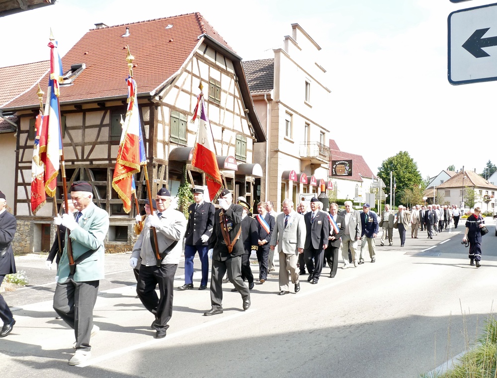 Retour portes-drapeau AG UNC Altkirch 11 sept 2011
