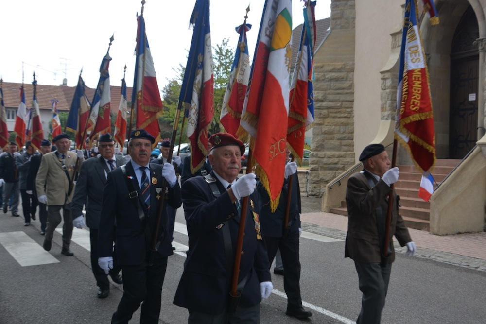 Défilé vers église