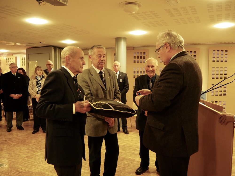 Remise de médaille à M. Jean Wiss