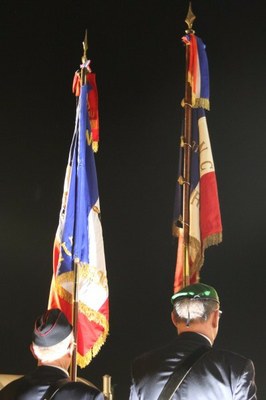 les drapeaux illuminés