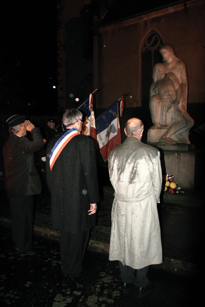 11 nov 2010 Waldighoffen - dépôt de la gerbe