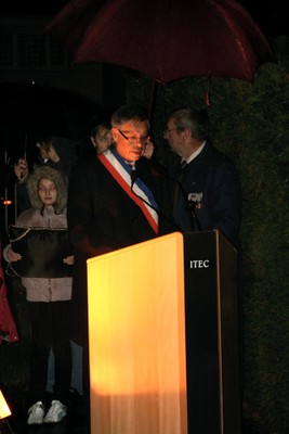 11 nov 2010 Waldighoffen - Maire de Waldighoffen pendant la lecture de son texte