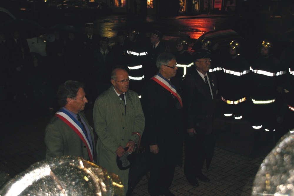 11 nov 2010 Waldighoffen - élus et officiels