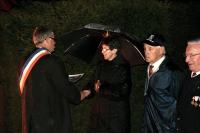 11 nov 2010 Waldighoffen - remise du diplôme à la fille d'Albert Kueny