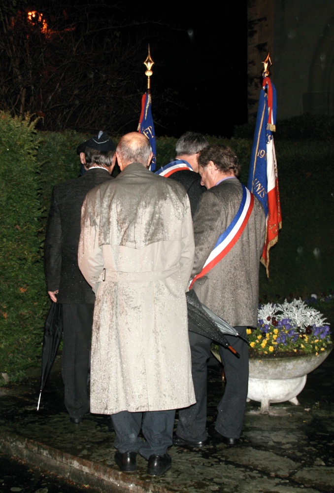 11 nov 2010 Waldighoffen - salut des porte drapeaux