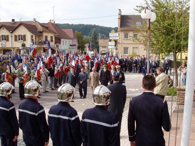 Congrès Départemental UNC 09.09.2007 arrivée des officiels au monuments aux morts