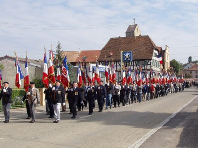Congrès Départemental UNC 09.09.2007 cortège retour avec porte- drapeaux