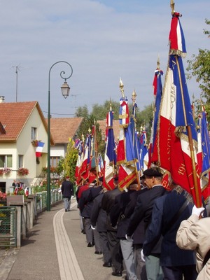 Congrès Départemental UNC 09.09.2007 cortège rue des écoles