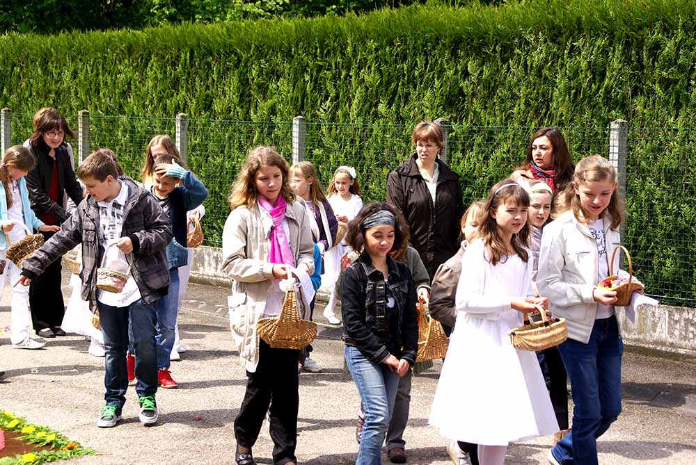Fête Dieu Comm Paroisse 2 juin 2013-procession (5)