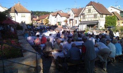 Public sur le parvis