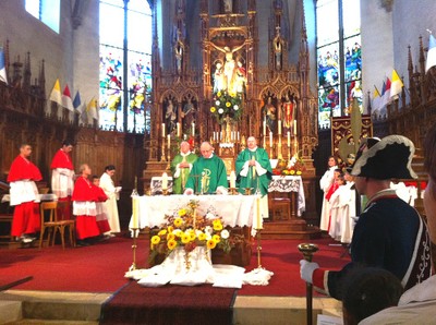 12 Le choeur de l'église pendant la messe