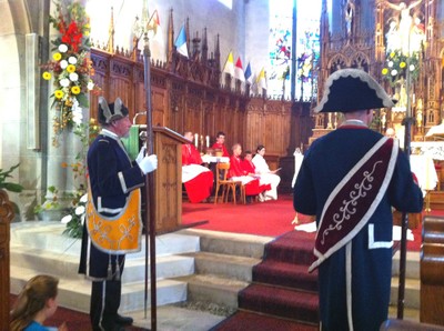 08 Les gardes suisses et les servants de messe