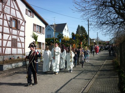 2012-04-01 - Procession des rameaux dans la rue de Willer