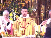 Le père François Lichtlé le 23 octobre 2005 en l'Eglise de Waldighoffen au cours de sa messe d'installation - photo F. Hoff