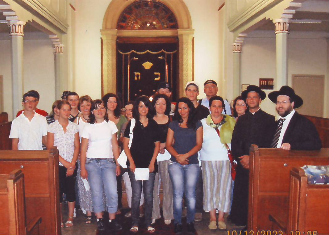 Groupe de Jeunes en visite à synagogue de Saint Louis (68)