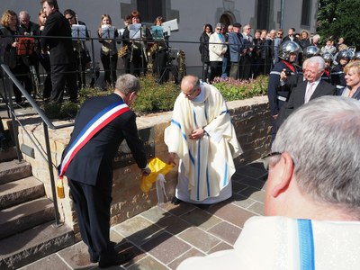 Plaque parvis