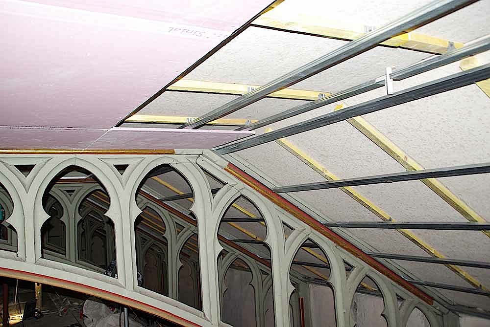 2013/04/26 Réfection du plafond de la nef centrale