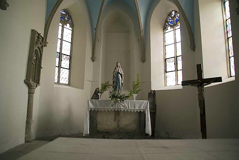 2013/05/06 Hommage à la vierge en ce mois de Marie, l'autel baroque étant en réfection