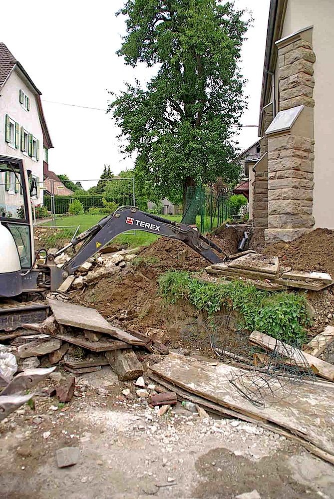 2013/06/28 Travaux extérieurs près du parking