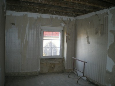 Chambre étage du presbytère - 13.03.12.JPG