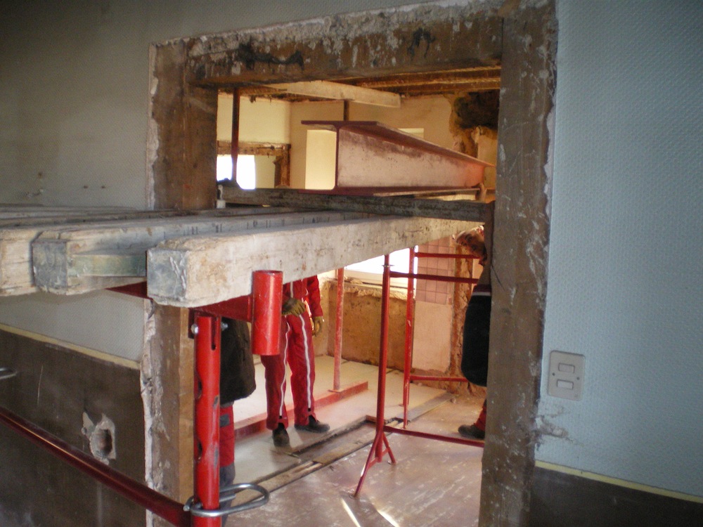 Poutres dans la pièce - 27.03.12.JPG