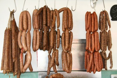 Stand charcuterie Dietsch saucisses suspendues